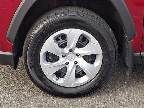 Used 2024 Toyota RAV4 LE image 8