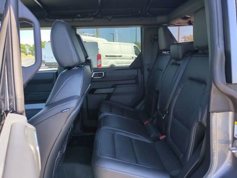 New 2025 Ford Bronco Badlands image 13