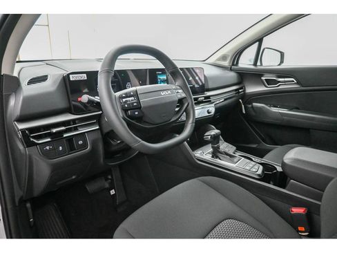 New 2026 Kia Sportage LX image 16