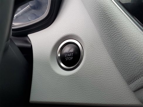 Used 2024 Toyota Corolla SE image 29