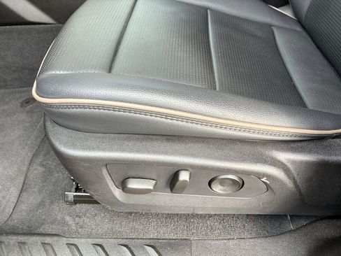 Used 2024 GMC Canyon Denali image 12