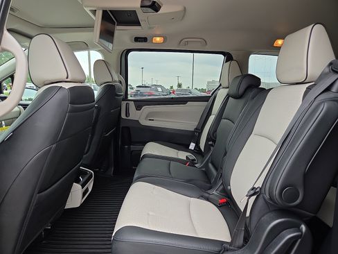 Used 2026 Honda Odyssey Elite image 11