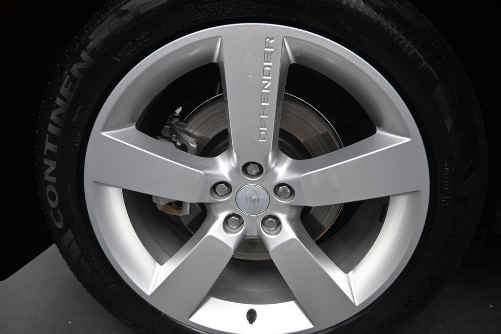 Used 2025 Land Rover Defender 110 X-Dynamic SE AWD/4WD image 15
