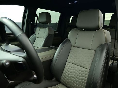 Used 2024 Chevrolet Silverado 2500 ZR2 w/ Technology Package image 48