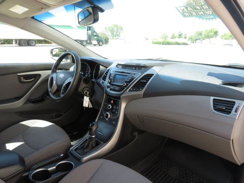 Used 2014 Hyundai Elantra SE w/ Option Group 02 FWD image 29