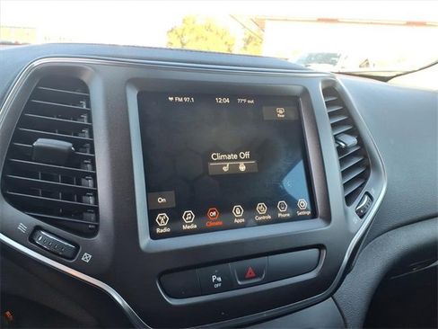 Used 2019 Jeep Cherokee Trailhawk w/ Cold Weather Group image 16