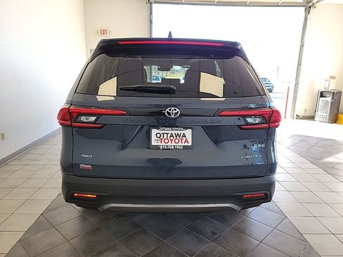 Used 2024 Toyota Grand Highlander Limited image 7