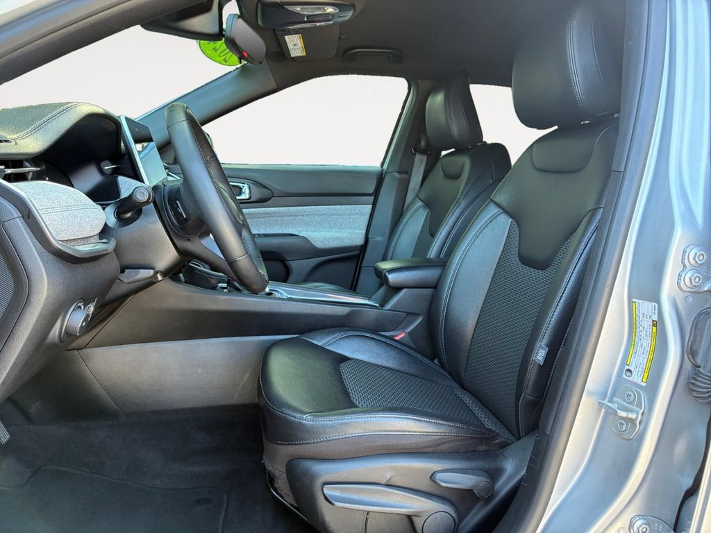 Used 2024 Jeep Compass Latitude AWD/4WD image 9