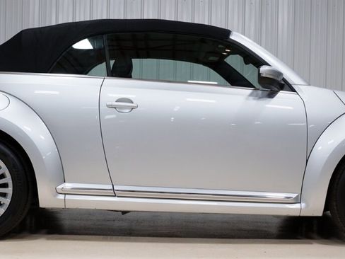 Used 2013 Volkswagen Beetle 2.5 FWD image 18