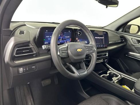 Used 2026 Chevrolet Traverse LT image 13