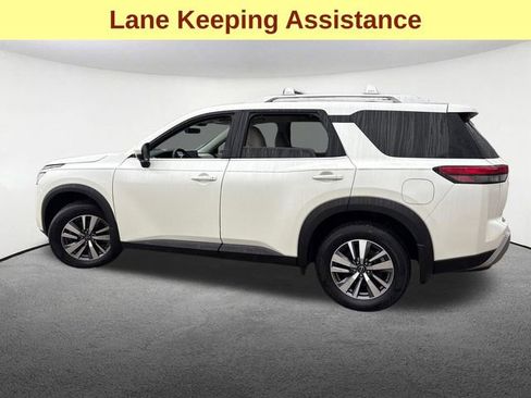 Used 2024 Nissan Pathfinder SL AWD/4WD image 5
