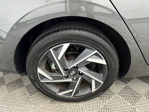 Used 2025 Hyundai Elantra Limited FWD image 18