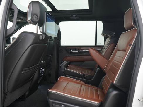 Used 2023 GMC Yukon XL Denali Ultimate AWD/4WD image 16