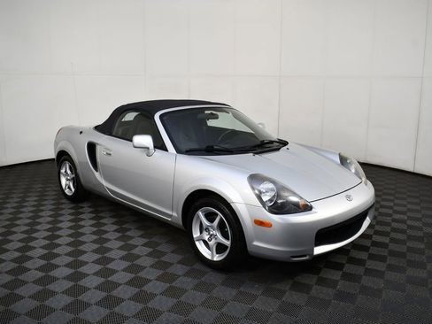 Used 2000 Toyota MR2 image 4