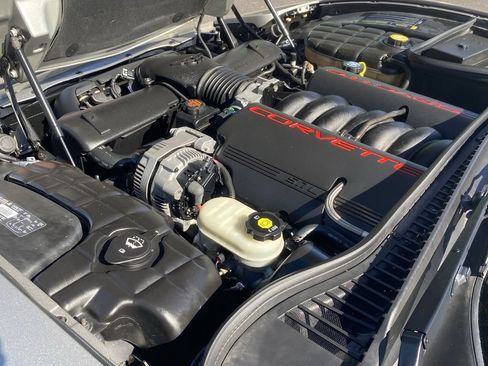 Used 2002 Chevrolet Corvette Coupe w/ Preferred Equipment Group2 RWD image 11