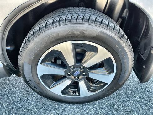 Used 2018 Subaru Forester 2.5i Premium w/ All-Weather Package AWD/4WD image 21