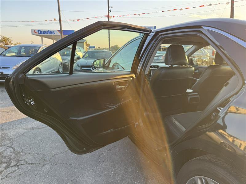 Used 2017 Toyota Camry SE FWD image 19