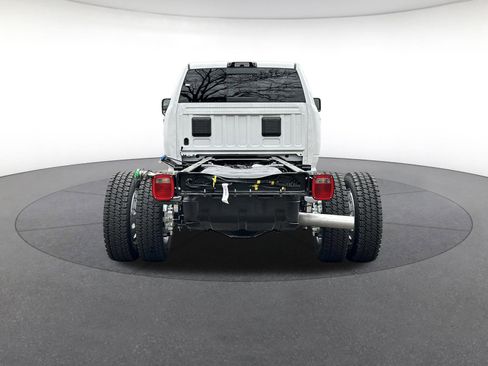 New 2026 RAM 4500 4x4 Crew Cab DRW image 4