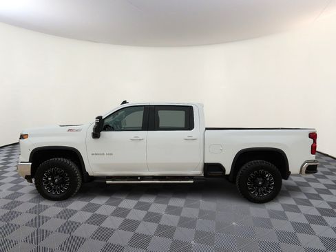 Used 2025 Chevrolet Silverado 2500 LT AWD/4WD image 2