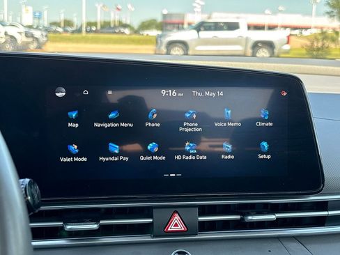 Used 2025 Hyundai Elantra SEL FWD image 17