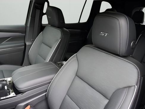 New 2026 Buick Enclave Sport Touring w/ Power Package image 8