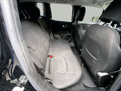 Used 2020 Jeep Renegade Latitude w/ Popular Equipment Group FWD image 20