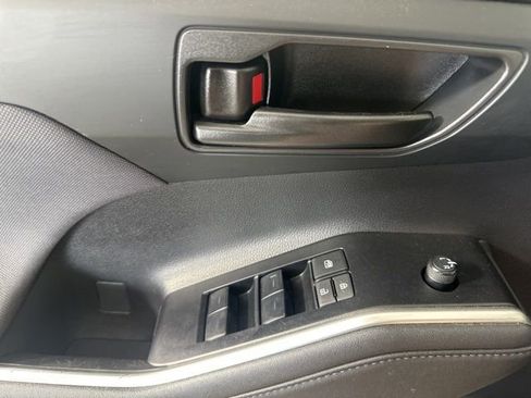 Used 2023 Toyota Highlander L image 18