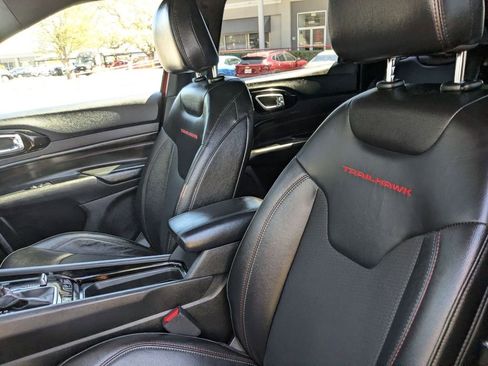 Used 2025 Jeep Compass Trailhawk image 13