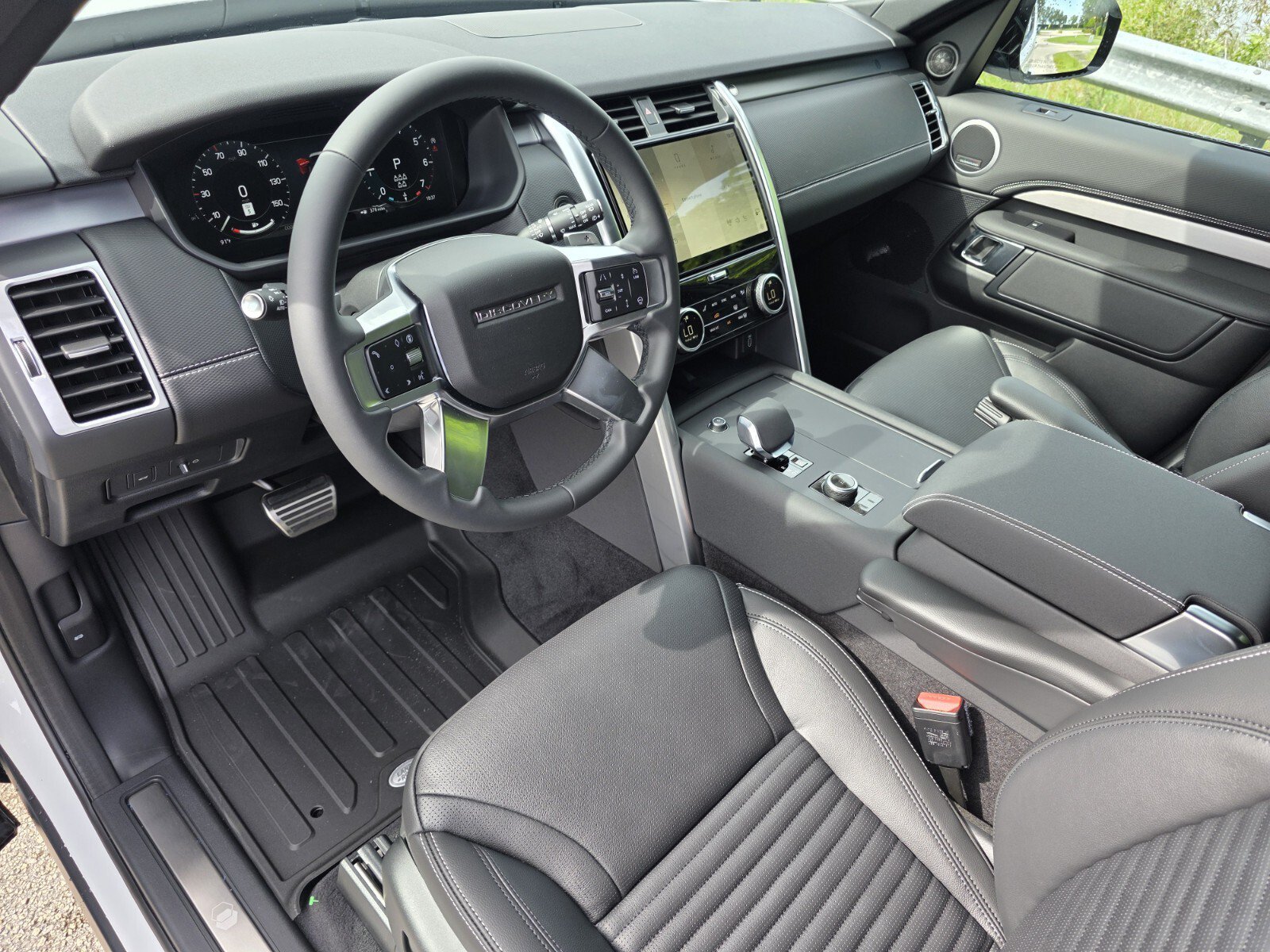 New 2026 Land Rover Discovery Limited Edition AWD/4WD image 10