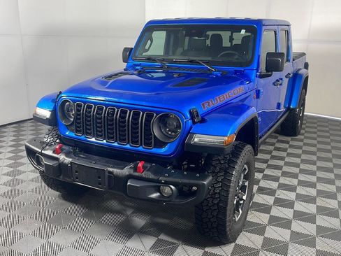 Used 2024 Jeep Gladiator Rubicon image 2