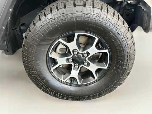 Used 2022 Jeep Wrangler Unlimited Rubicon w/ Cold Weather Group AWD/4WD image 11