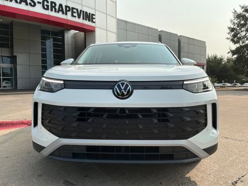 Used 2026 Volkswagen Tiguan SE FWD image 3