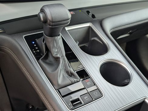 Used 2025 Toyota Sienna LE image 17