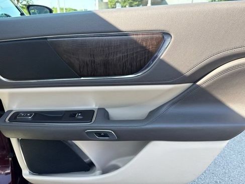 Used 2017 Lincoln Continental Select FWD image 49