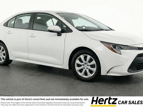 Used 2025 Toyota Corolla LE image 1