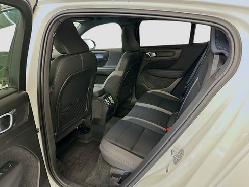 Used 2023 Volvo C40 Recharge Core w/ Protection Package Premier AWD/4WD image 30