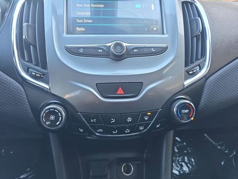 Used 2018 Chevrolet Cruze LT w/ Convenience Package image 20