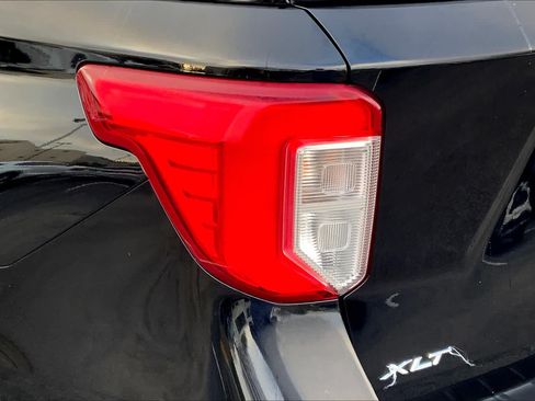 Used 2020 Ford Explorer XLT w/ Comfort Package AWD/4WD image 25