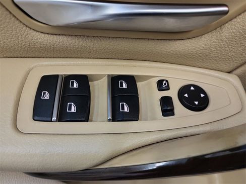 Used 2016 BMW 320i xDrive Sedan image 11