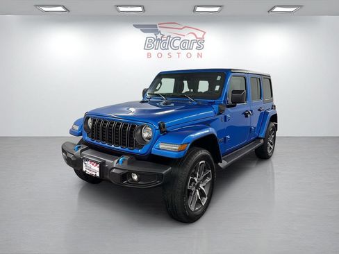 Used 2024 Jeep Wrangler Unlimited w/ Convenience Group AWD/4WD image 7
