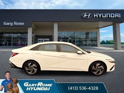 Used 2024 Hyundai Elantra SEL w/ Convenience Package FWD image 11