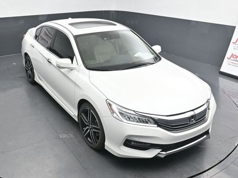 Used 2016 Honda Accord Touring image 10