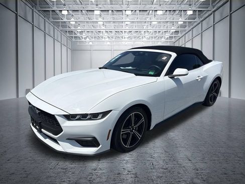Used 2024 Ford Mustang Convertible RWD image 9