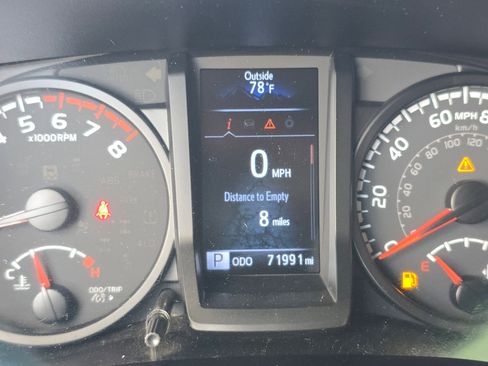 Used 2020 Toyota Tacoma SR image 18