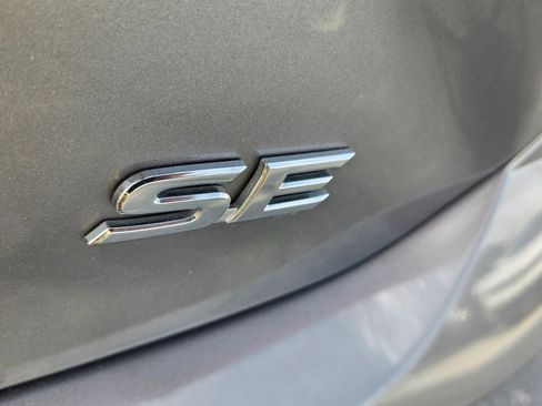 Used 2025 Toyota Camry SE image 12