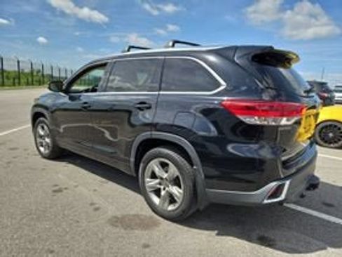 Used 2017 Toyota Highlander Limited AWD/4WD image 2
