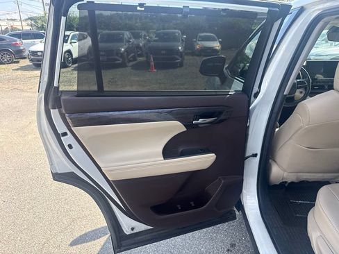Used 2020 Toyota Highlander Limited AWD/4WD image 21