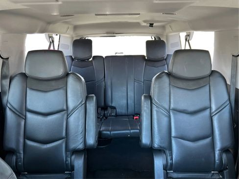 Used 2020 Cadillac Escalade ESV Premium Luxury AWD/4WD image 12