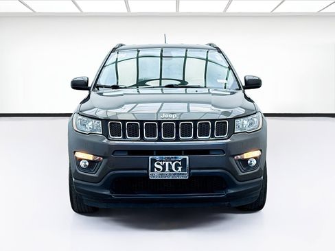 Used 2018 Jeep Compass Latitude image 2
