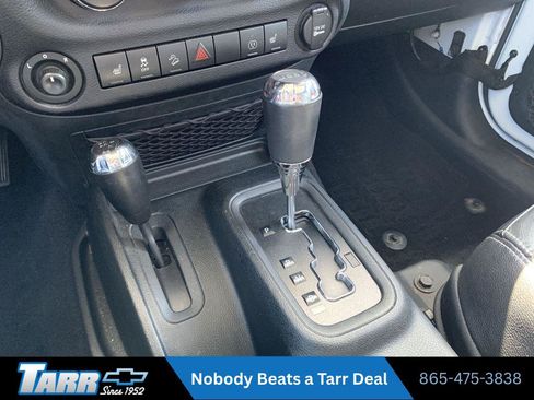 Used 2018 Jeep Wrangler Unlimited Rubicon w/ Connectivity Group AWD/4WD image 18